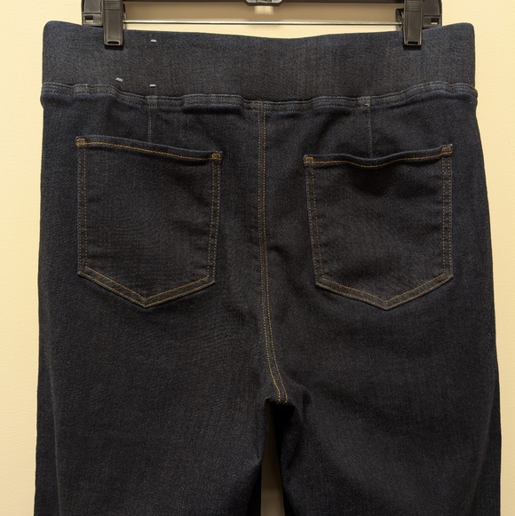 Talbots Flare Leg Pull-On Travel Jeans Oxford Wash - Picture 8 of 13